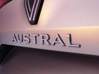 Renault svela il nome del suo nuovo SUV: Austral 10