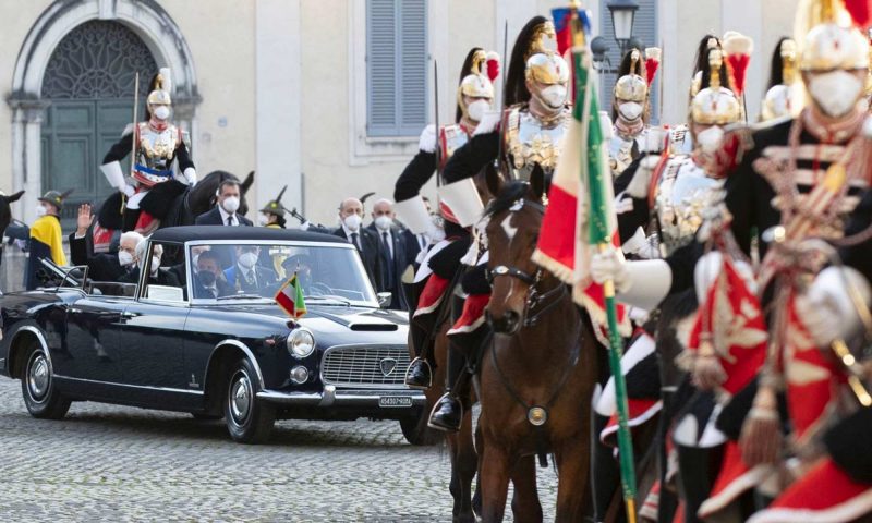 Il Presidente della Repubblica Mattarella torna al Quirinale a bordo della Lancia Flaminia Presidenziale 3