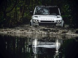 Land Rover Defender: allo studio le versioni sportive SVX ed SVR 8
