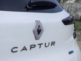 Renault Captur: le indiscrezioni sul restyling di metà carriera 12