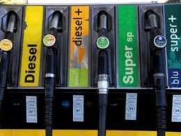 Benzina e diesel, oggi nuovi ribassi: metano in salita 10